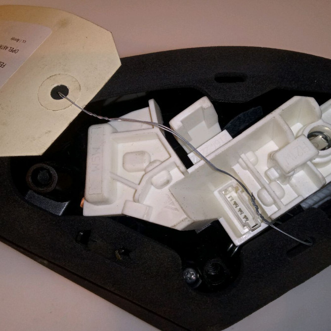 Feu arrière intérieur droit occasion OPEL ASTRA IV 13306456 3