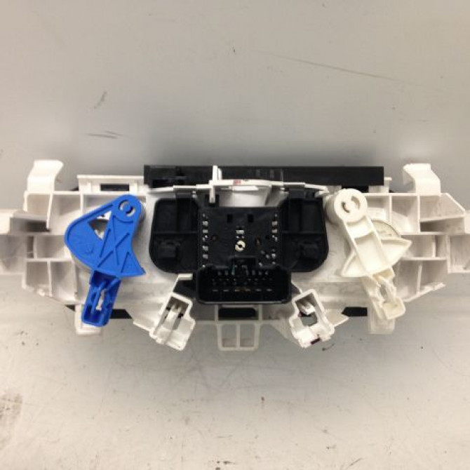 Commande de chauffage occasion RENAULT TWINGO II Phase 1 06-2007->11-2011 1.2i 16v 75ch 2