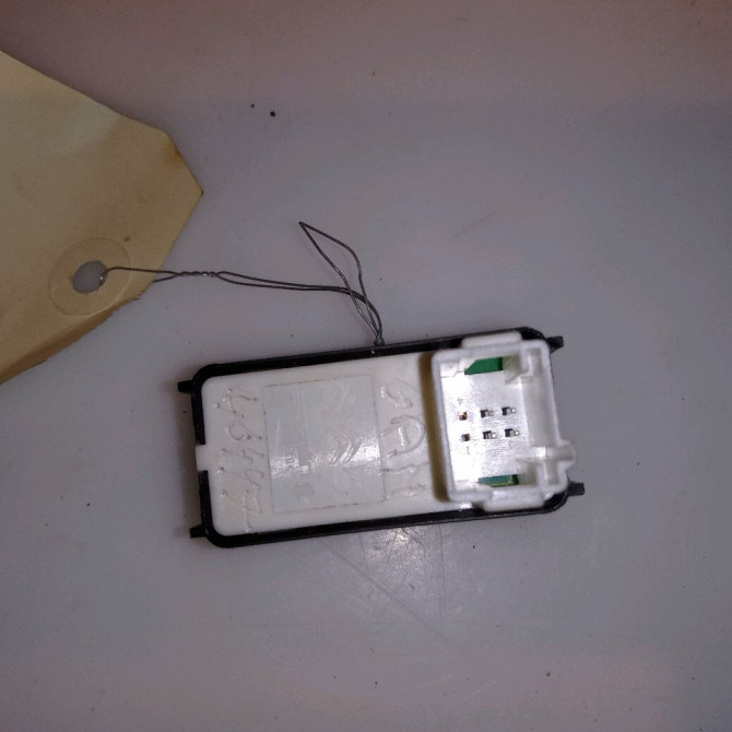 Commande leve-glace porte arrière droite occasion CITROEN DS3 98044803ZD 2