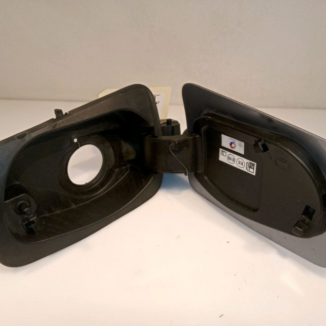 Volet de trappe carburant occasion CITROEN DS3 983437541T 3