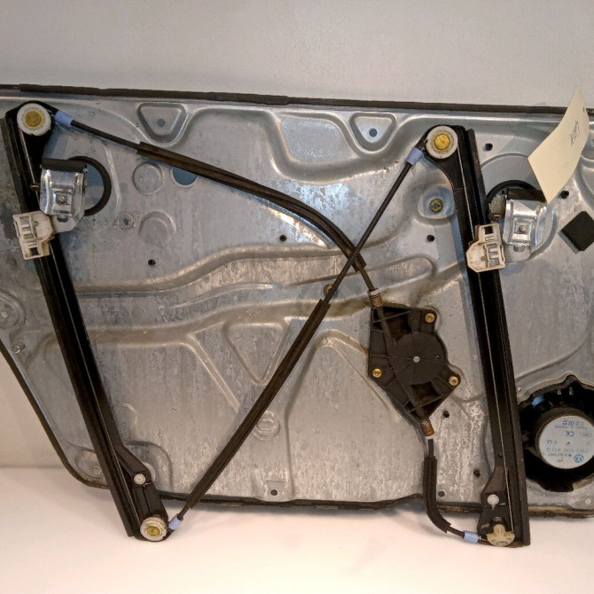 Mecanisme + moteur lève-glace avant droit occasion VOLKSWAGEN PASSAT IV Phase 2 10-2000->03-2005 1.9 TDI 130ch 3B1837462 2
