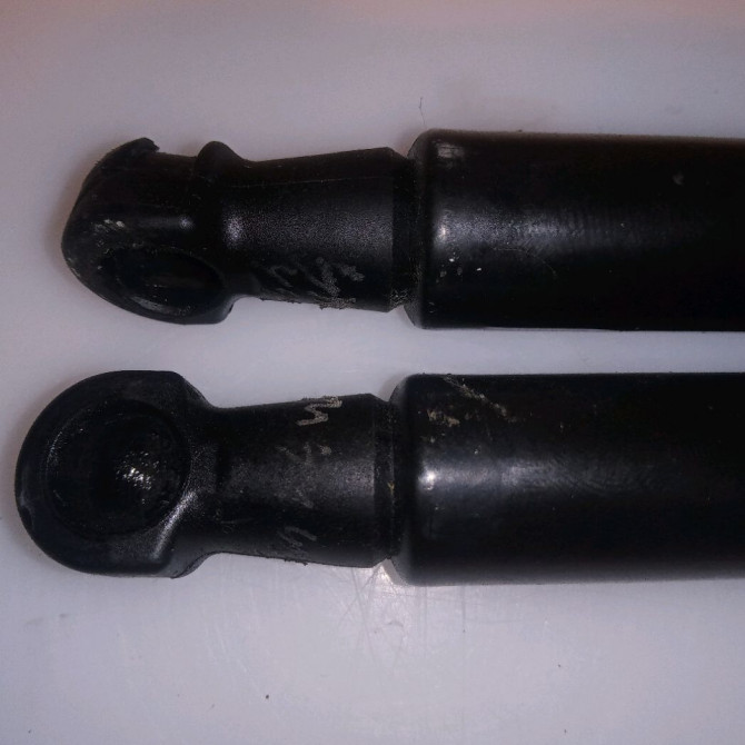 Verin droit hayon occasion PEUGEOT 108 Phase 1 06-2014->... 1.0 VVTI 68ch 2