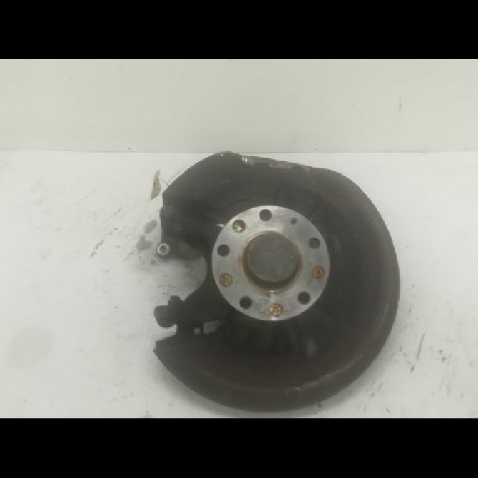 Moyeu ard occasion VOLKSWAGEN GOLF V Phase 1 11-2003->10-2008 1.9 TDI 90ch 8V0598611A 1