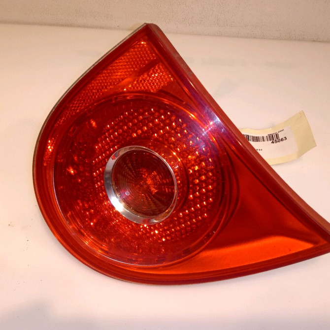 Feu arrière interieur gauche occasion VOLKSWAGEN GOLF V Phase 1 11-2003->10-2008 2.0 TDI 140ch 1