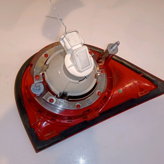 Feu arrière interieur gauche occasion VOLKSWAGEN GOLF V Phase 1 11-2003->10-2008 2.0 TDI 140ch 2