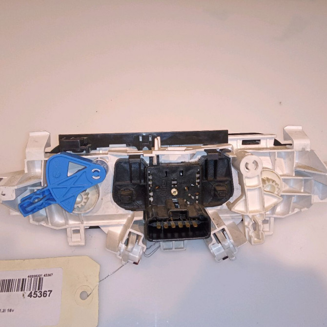 Commande de chauffage occasion RENAULT TWINGO II Phase 1 06-2007->11-2011 1.2i 16v 75ch 7701067953 2