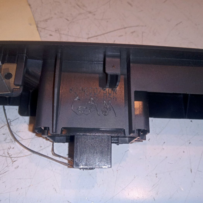 Commande lève-glace porte avant droite occasion RENAULT LAGUNA III Phase 1 10-2007->10-2010 3