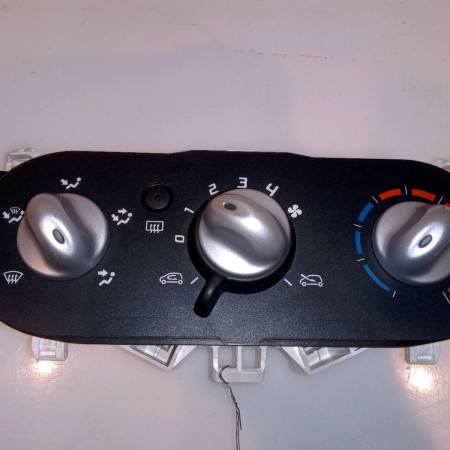 Commande de chauffage occasion RENAULT TWINGO II Phase 1 06-2007->11-2011 1.2i 16v 75ch 7701067953