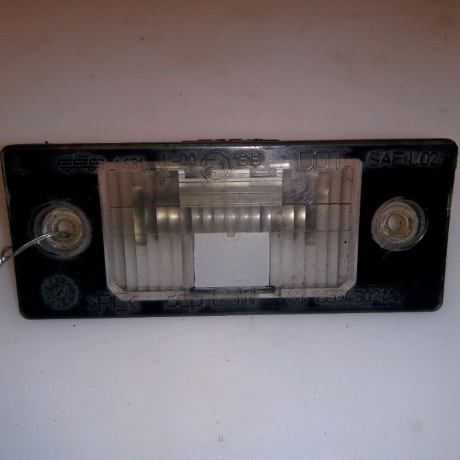 Eclaireur plaque de police d occasion VOLKSWAGEN GOLF V Phase 1 11-2003->10-2008 1.9 TDI 105ch 1J5943021D 1