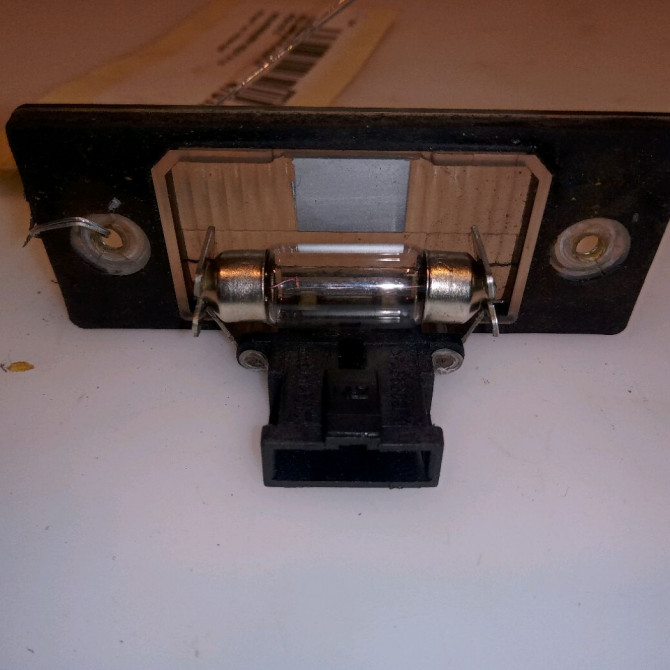 Eclaireur plaque de police d occasion VOLKSWAGEN GOLF V Phase 1 11-2003->10-2008 1.9 TDI 105ch 1J5943021D 2