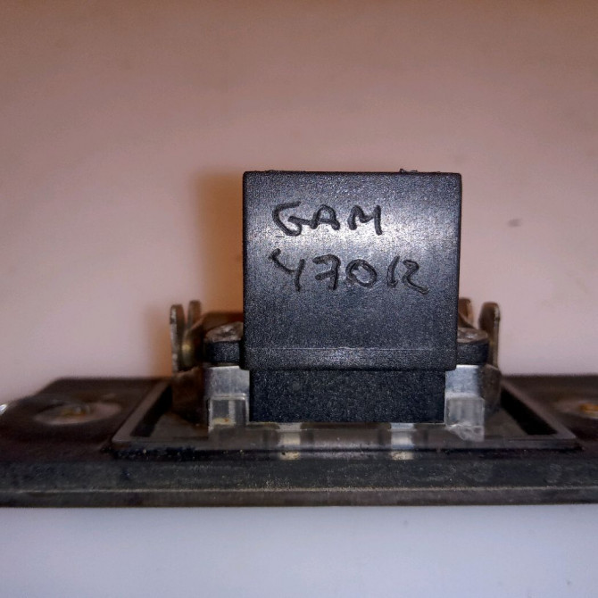 Eclaireur plaque de police d occasion VOLKSWAGEN GOLF V Phase 1 11-2003->10-2008 1.9 TDI 105ch 1J5943021D 4