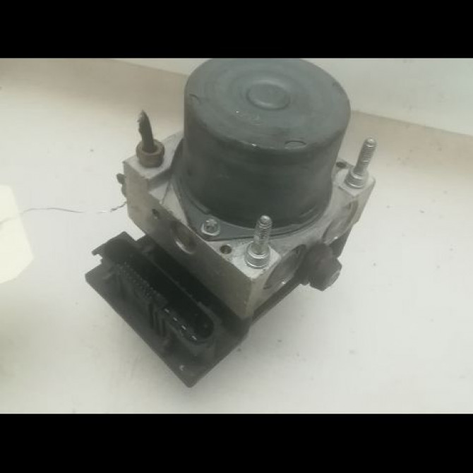 Unité hydraulique ABS occasion RENAULT CLIO II Phase 2 06-2001->07-2006 1.4 16v 7701067629 2