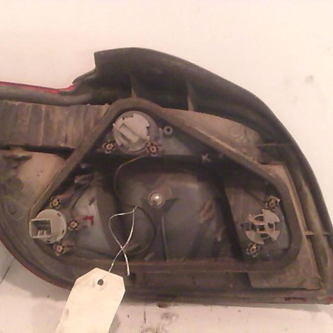 Feu arrière droit occasion TOYOTA YARIS I Phase 1 04-1999->03-2003 1.4 D-4D 8155052130 2