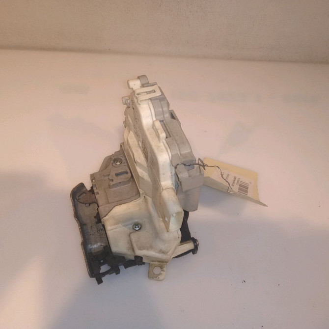 Serrure porte ard occasion AUDI A1 8X0839016E 1