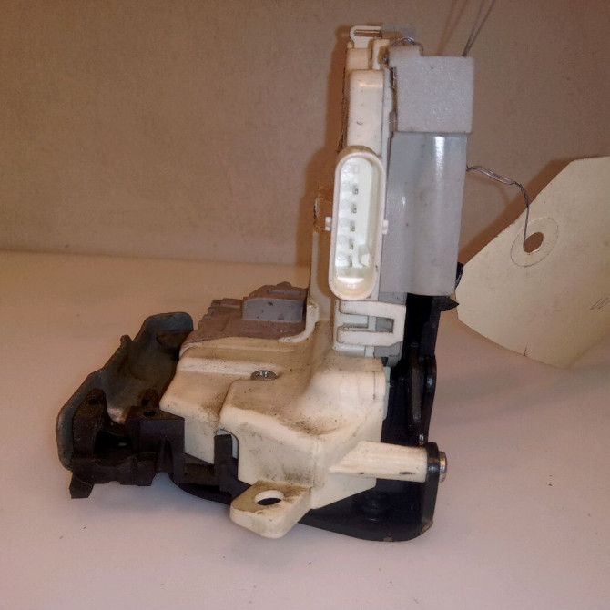 Serrure porte ard occasion AUDI A1 8X0839016E 3