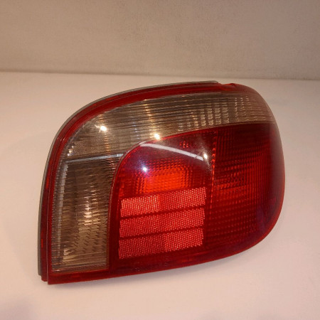 Feu arrière droit occasion TOYOTA YARIS I 8155052130