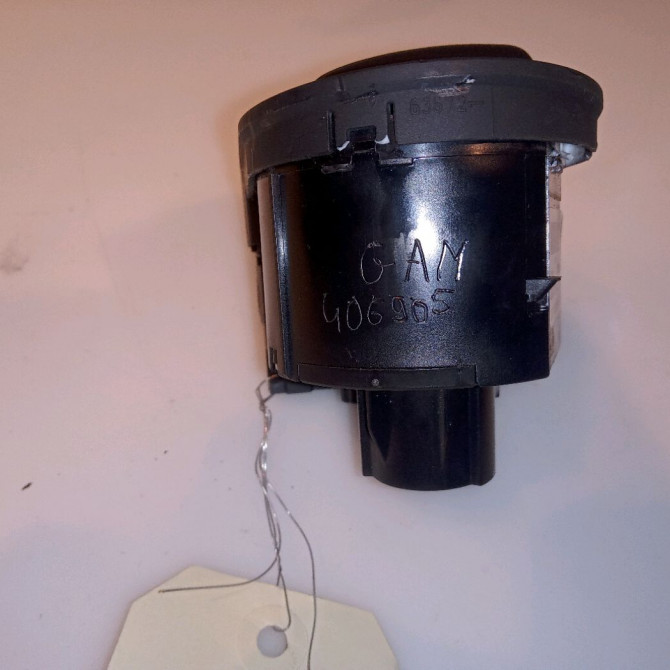 Interrupteur commande de phares occasion AUDI A1 8P0919094B 3