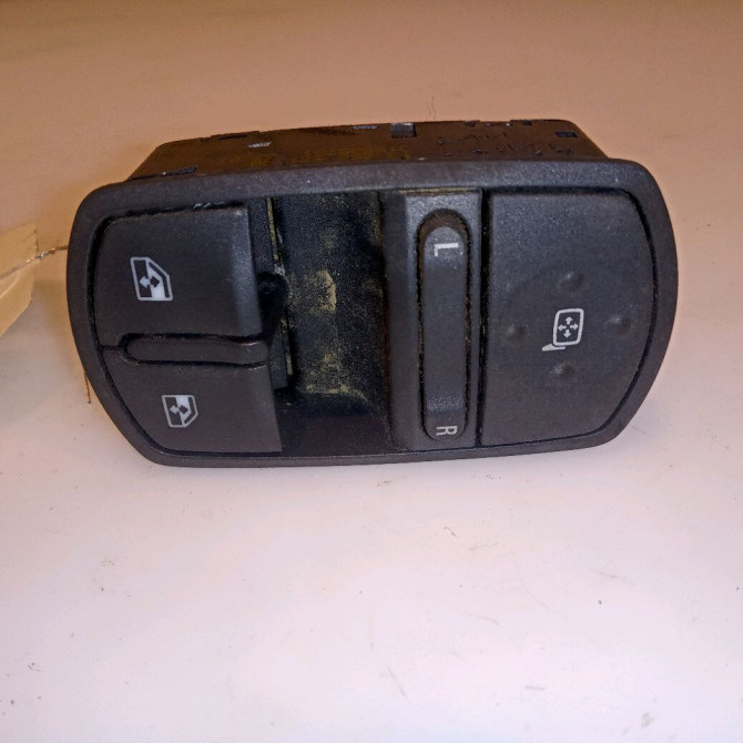 Commande lève-glace porte avant gauche occasion OPEL CORSA IV Phase 1 09-2006->12-2010 1.2 TWINPORT 80ch 13258522 1