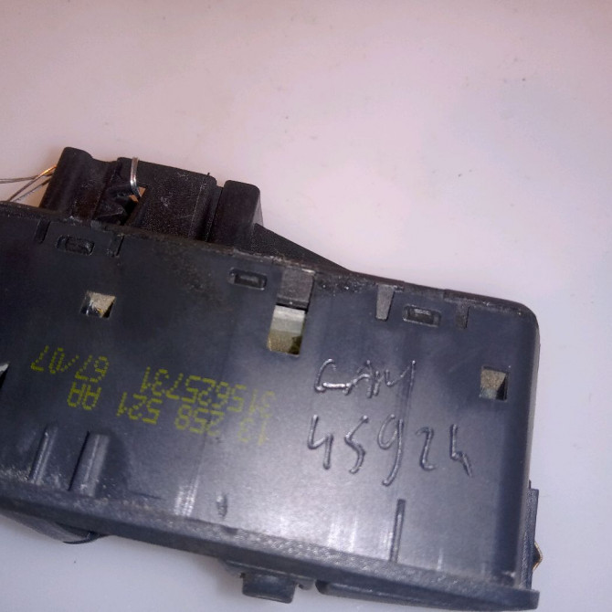 Commande lève-glace porte avant gauche occasion OPEL CORSA IV Phase 1 09-2006->12-2010 1.2 TWINPORT 80ch 13258522 4