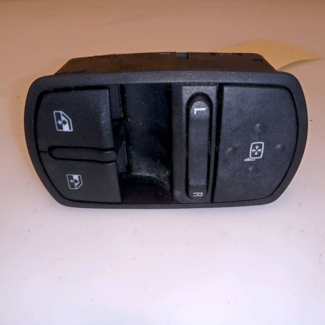 Commande lève-glace porte avant gauche occasion OPEL CORSA IV Phase 1 09-2006->12-2010 1.2 TWINPORT 80ch 13258522 1