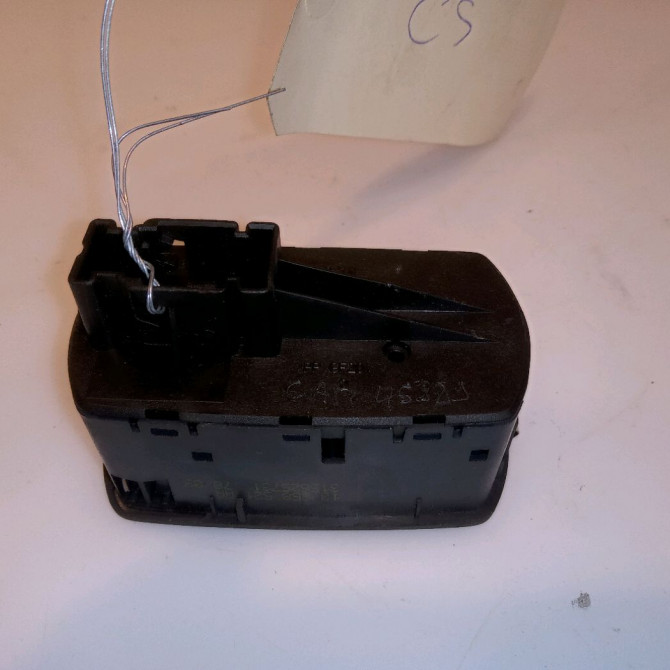 Commande lève-glace porte avant gauche occasion OPEL CORSA IV Phase 1 09-2006->12-2010 1.2 TWINPORT 80ch 13258522 2