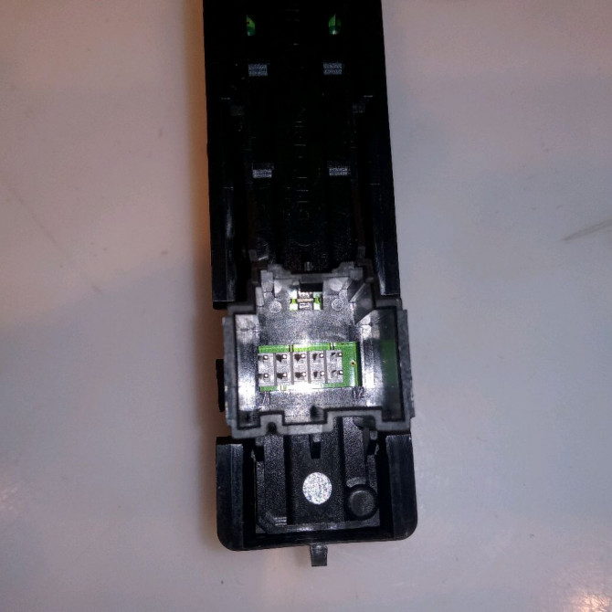 Bouton de warning occasion OPEL ASTRA IV 13285122 3