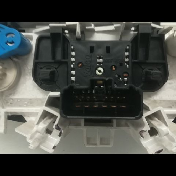 Commande de chauffage occasion RENAULT TWINGO II Phase 2 12-2011->12-2014 1.5 DCI 75ch 3