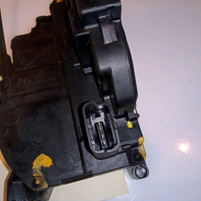 Serrure porte avd occasion RENAULT SCENIC III Phase 1 04-2009->11-2011 1.5 DCI 110ch 805020006R 3