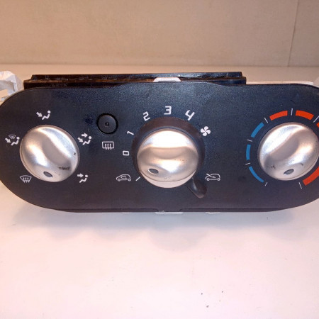 Commande de chauffage occasion RENAULT TWINGO II Phase 2 12-2011->12-2014 1.2i 16v 75ch 7701067953