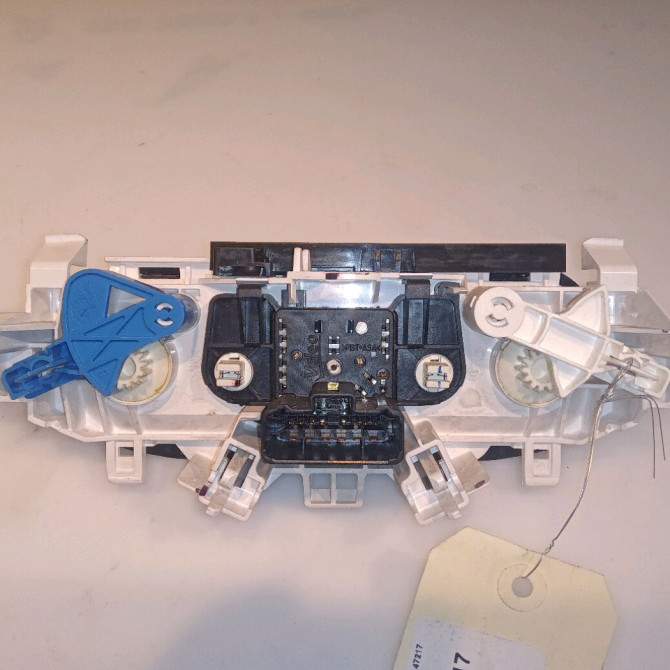 Commande de chauffage occasion RENAULT TWINGO II Phase 2 12-2011->12-2014 1.2i 16v 75ch 7701067953 2