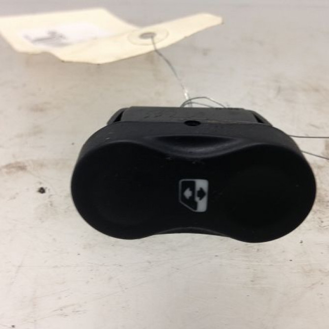 Commande lève-glace porte avant droite occasion DACIA SANDERO I Phase 1 06-2008->10-2012 1.2 16v 75ch 8200602227 1
