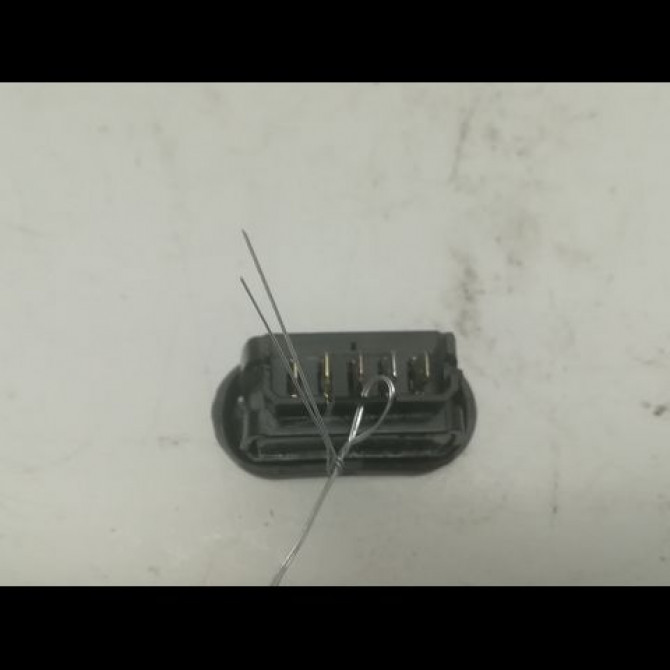 Commande lève-glace porte avant gauche occasion DACIA SANDERO I Phase 1 06-2008->10-2012 1.5 DCI 90ch 8200602227 2