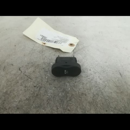 Commande lève-glace porte avant gauche occasion DACIA SANDERO I Phase 1 06-2008->10-2012 1.5 DCI 85ch 8200602227