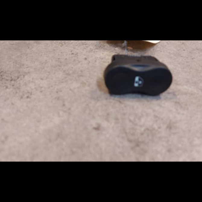 Commande lève-glace porte avant droite occasion DACIA DUSTER Phase 1 03-2010->12-2013 1.5 DCI 85ch 8200602227 1