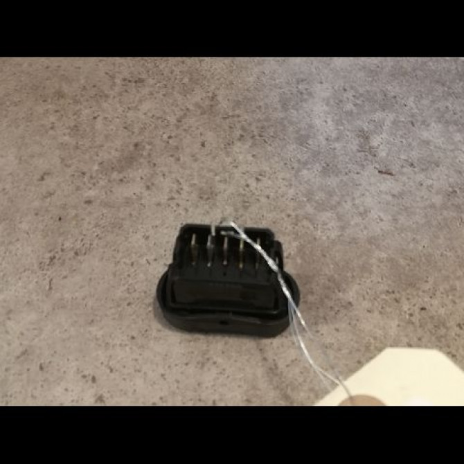 Commande lève-glace porte avant gauche occasion DACIA SANDERO I Phase 1 06-2008->10-2012 1.5 DCI 70ch 8200602227 2