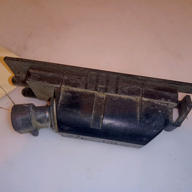 Eclaireur plaque de police g occasion OPEL CORSA IV Phase 1 09-2006->12-2010 1.2 TWINPORT 80ch 13251936 2