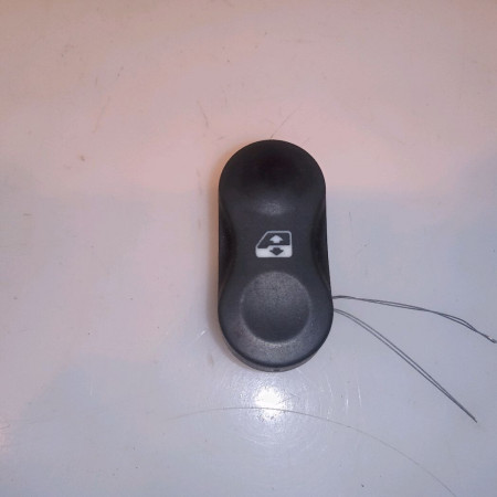 Commande lève-glace porte avant droite occasion DACIA DUSTER Phase 1 03-2010->12-2013 8200602227