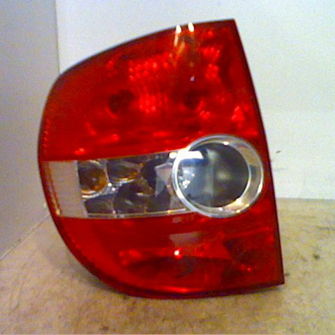 Feu arrière gauche occasion VOLKSWAGEN FOX Phase 1 06-2005->09-2011 5Z0945111A 1