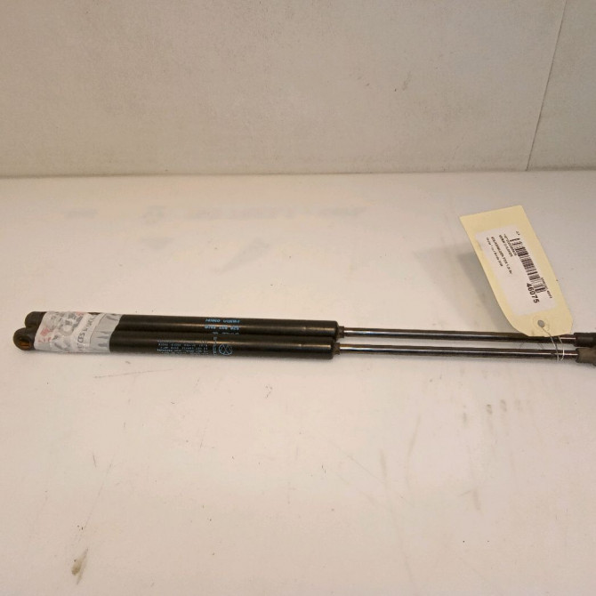 Verin droit hayon occasion VOLKSWAGEN FOX Phase 1 06-2005->09-2011 1.2i 6v 55ch 5Z6827550B 1