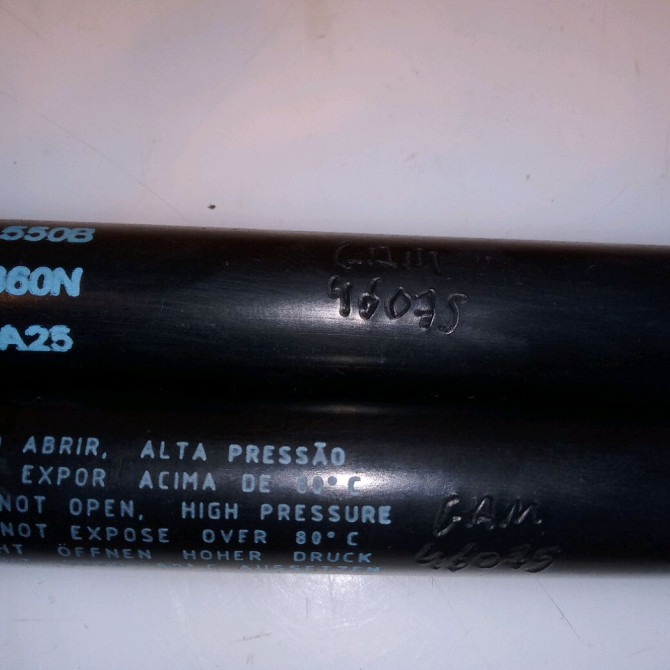 Verin droit hayon occasion VOLKSWAGEN FOX Phase 1 06-2005->09-2011 1.2i 6v 55ch 5Z6827550B 3