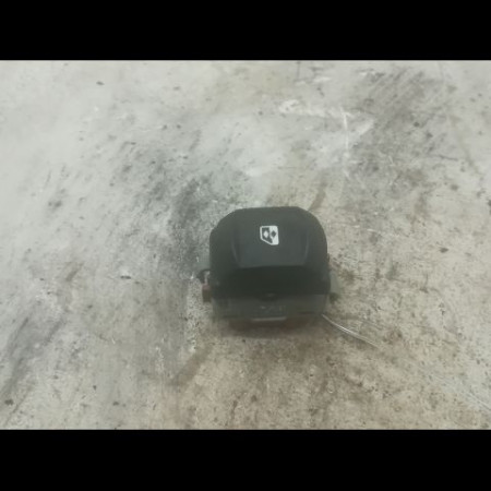 Commande lève-glace porte avant droite occasion RENAULT MEGANE II Phase 2 01-2006->06-2009 1.6i 16v 110ch 8200414961