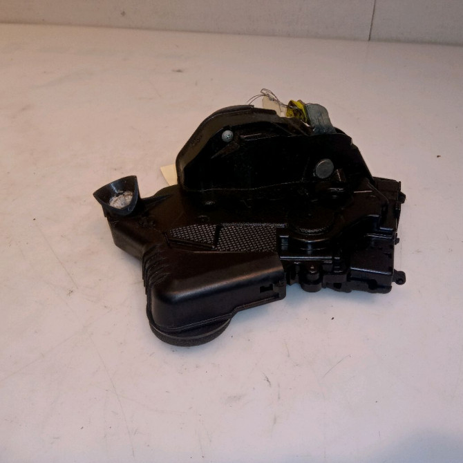 Serrure porte avg occasion TOYOTA PRIUS III Phase 1 06-2009->02-2012 1.8i EH 16v [HYBRID RECHARGEABLE] 100ch 6904052340 1