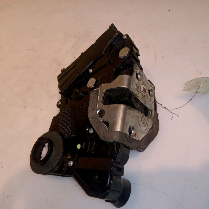 Serrure porte avg occasion TOYOTA PRIUS III Phase 1 06-2009->02-2012 1.8i EH 16v [HYBRID RECHARGEABLE] 100ch 6904052340 2