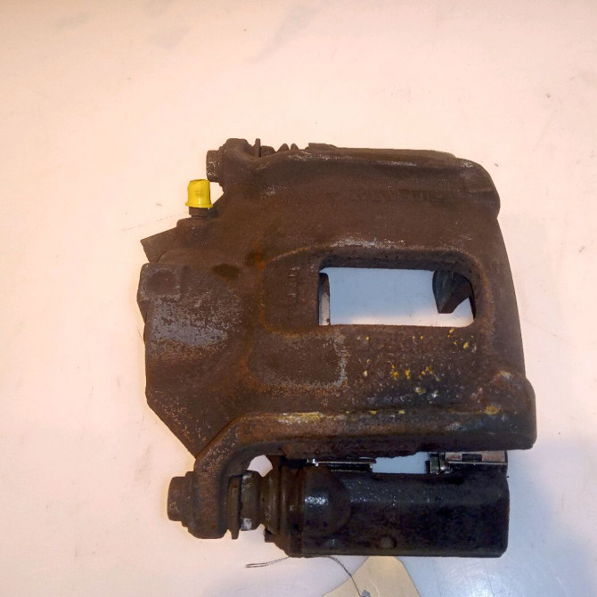 Etrier de frein avant gauche occasion RENAULT MEGANE II 7701208588 1