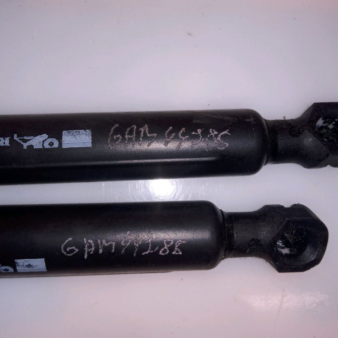 Verin droit hayon occasion RENAULT CLIO IV Phase 2 08-2016->... 0.9i TCE 3