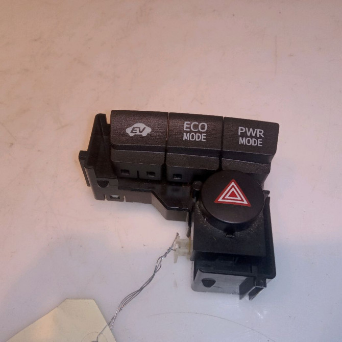Bouton de warning occasion TOYOTA PRIUS III Phase 1 06-2009->02-2012 1.8i EH 16v [HYBRID RECHARGEABLE] 100ch 1