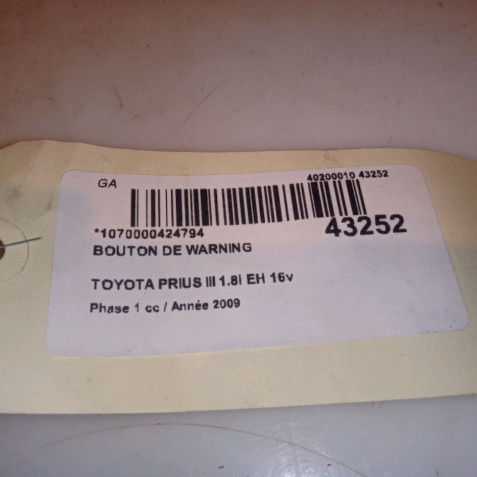 Bouton de warning occasion TOYOTA PRIUS III Phase 1 06-2009->02-2012 1.8i EH 16v [HYBRID RECHARGEABLE] 100ch 4