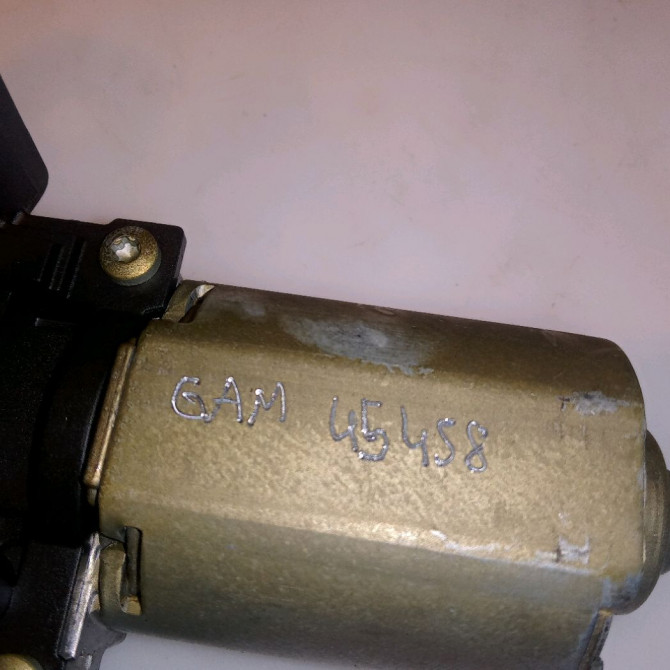 Moteur essuie-glace arrière occasion CITROEN C3 III Phase 1 10-2016->... 1.2i 82ch 9811259980 3