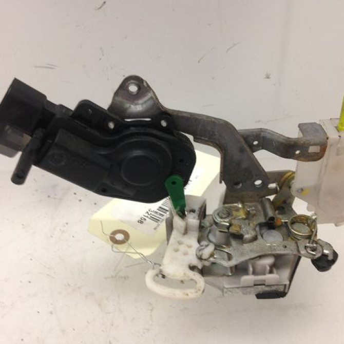 Serrure porte avg occasion TOYOTA AYGO I Phase 1 06-2005->11-2009 690400H020 2