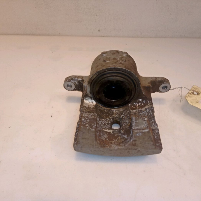 Etrier de frein avant droit occasion TOYOTA PRIUS III Phase 1 06-2009->02-2012 1.8i EH 16v [HYBRID RECHARGEABLE] 100ch 4773047060 2